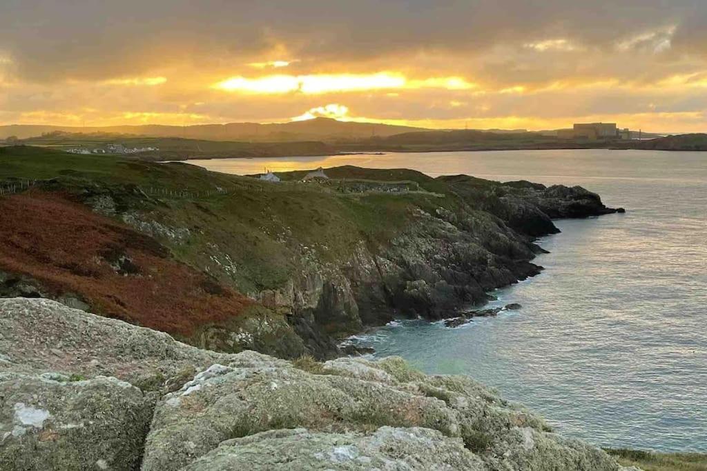 Lovely Two Bed Home In Cemaes, Anglesey Exteriér fotografie