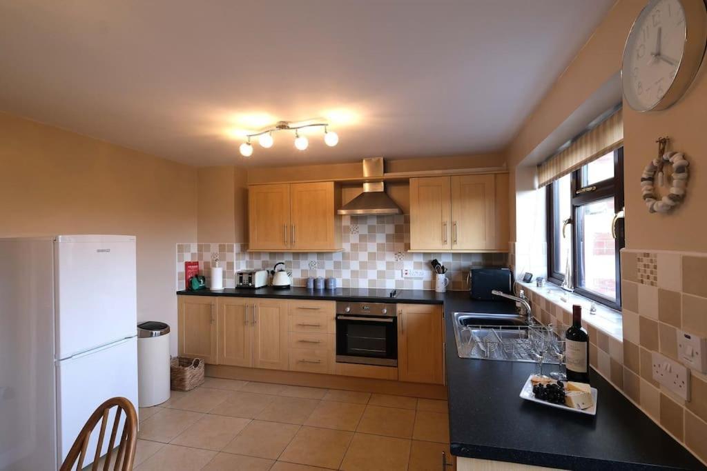 Lovely Two Bed Home In Cemaes, Anglesey Exteriér fotografie